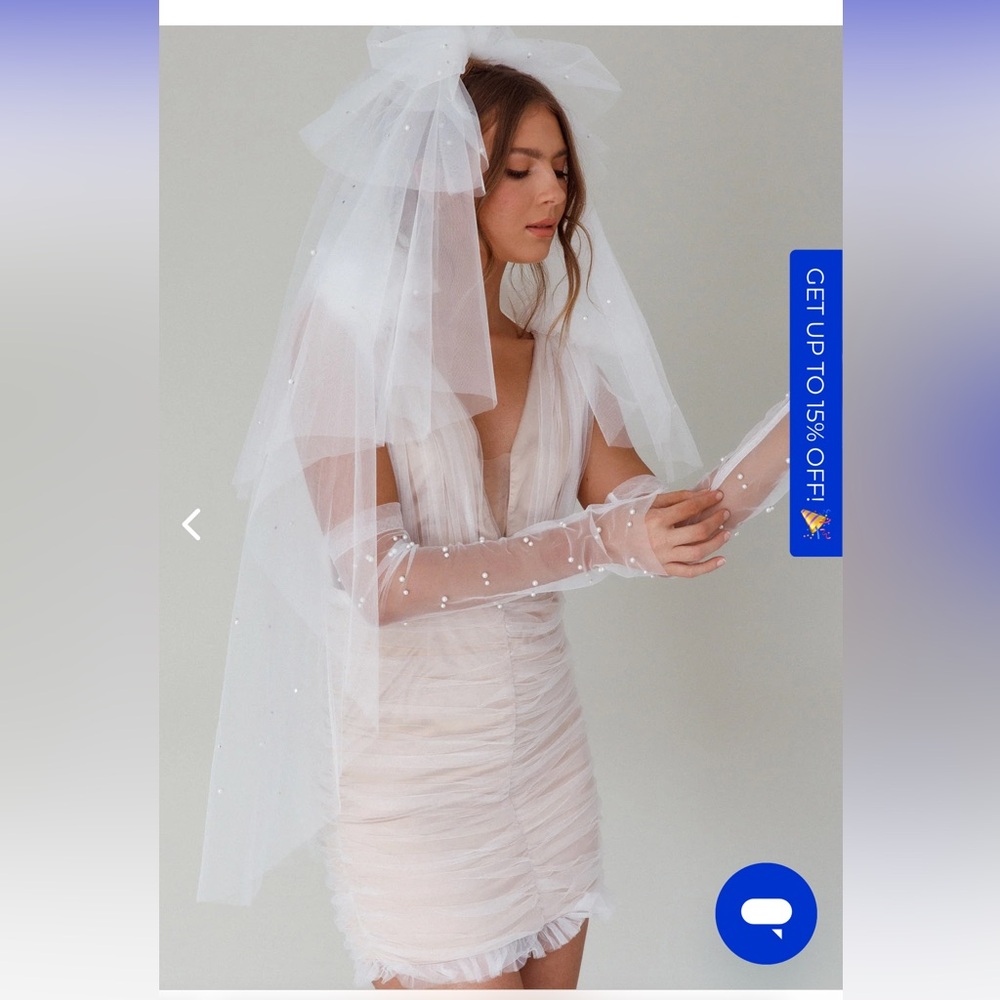 New Selfie Leslie Pearl Veil